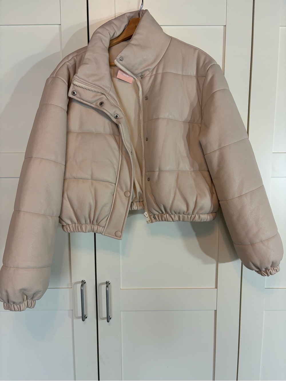 Cropped Quilted Puffer Jacket in Light Beige W